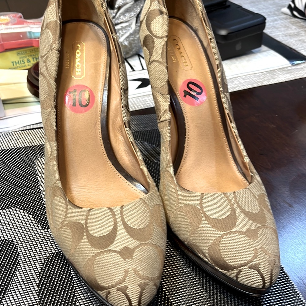 Women coach shoes